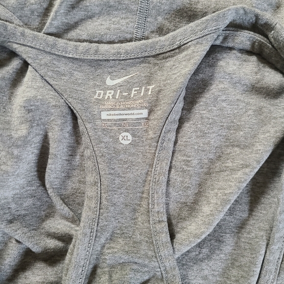 EUC Nike tank top - Picture 3 of 4